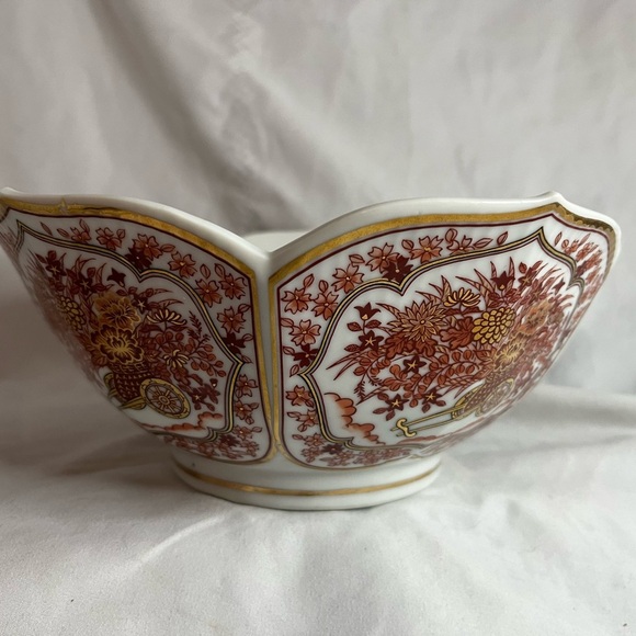 Vtg Japanese Lg Imari style Lotus bowl - Picture 2 of 7